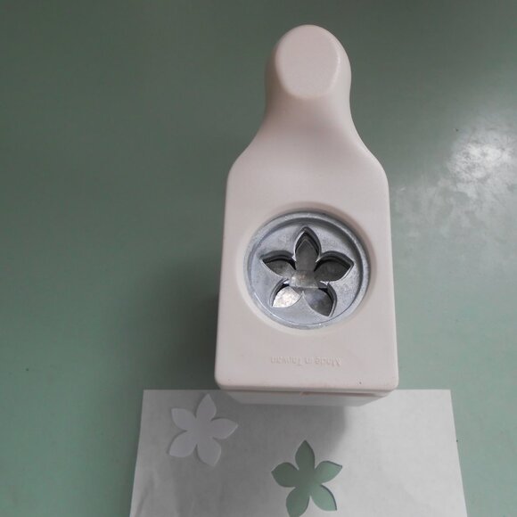 Group of 4 Martha Stewart Paper Punches Border Edge Corner Butterfly Flower - Picture 8 of 11